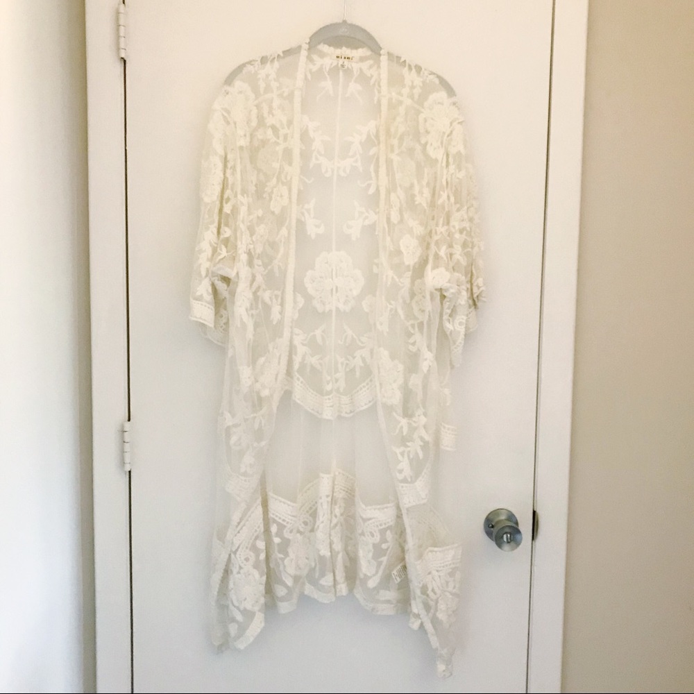 Francesca’s cream lace kimono